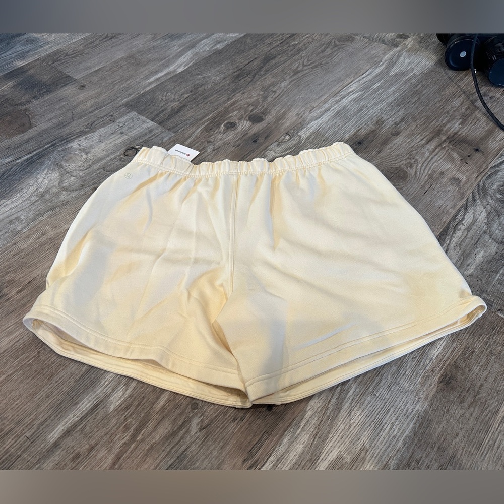 NEW with tags! Lululemon Scuba Mid-Rise Oversized Short 7"  Butter Cream XL - Picture 4 of 8